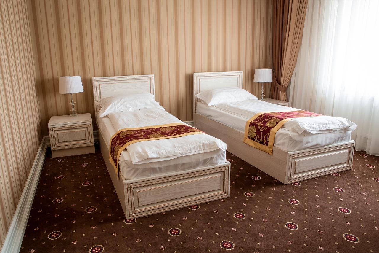 Hotel Grand Aristocrate Dubovtsy Exterior foto