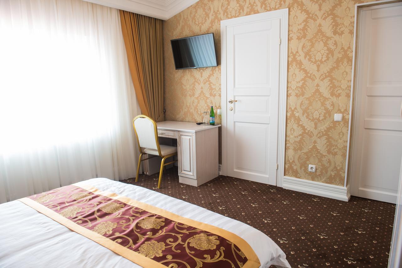 Hotel Grand Aristocrate Dubovtsy Exterior foto