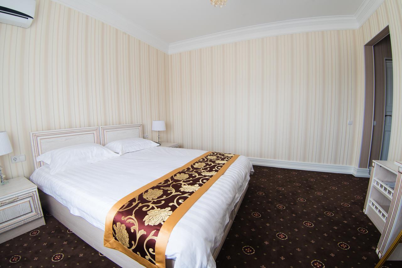 Hotel Grand Aristocrate Dubovtsy Exterior foto